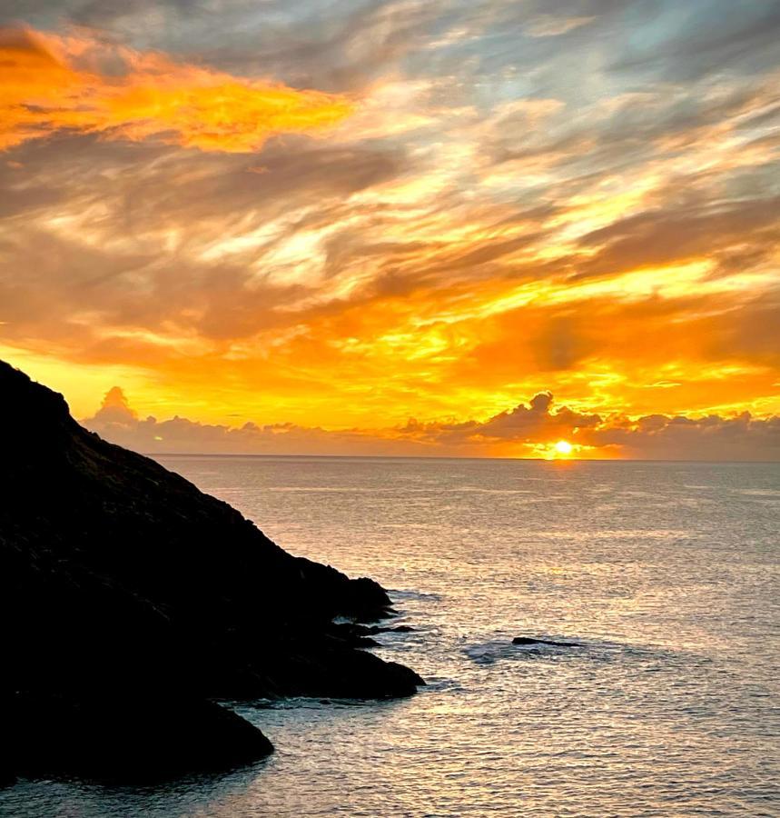 Unique Retreat - 2 Bedroom Cliff Top Cottage With Large Terrace พอร์ตโล ภายนอก รูปภาพ