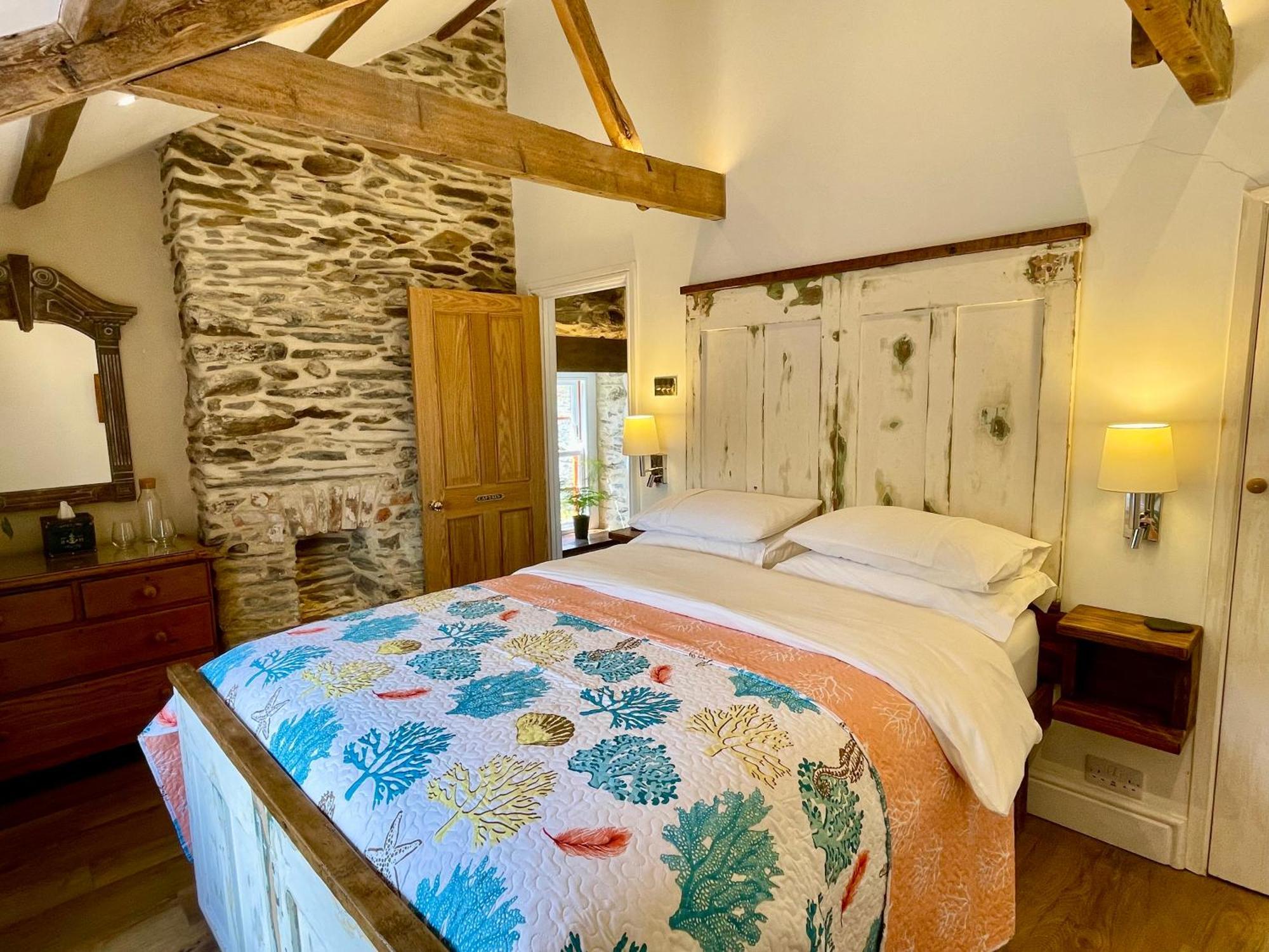 Unique Retreat - 2 Bedroom Cliff Top Cottage With Large Terrace พอร์ตโล ภายนอก รูปภาพ