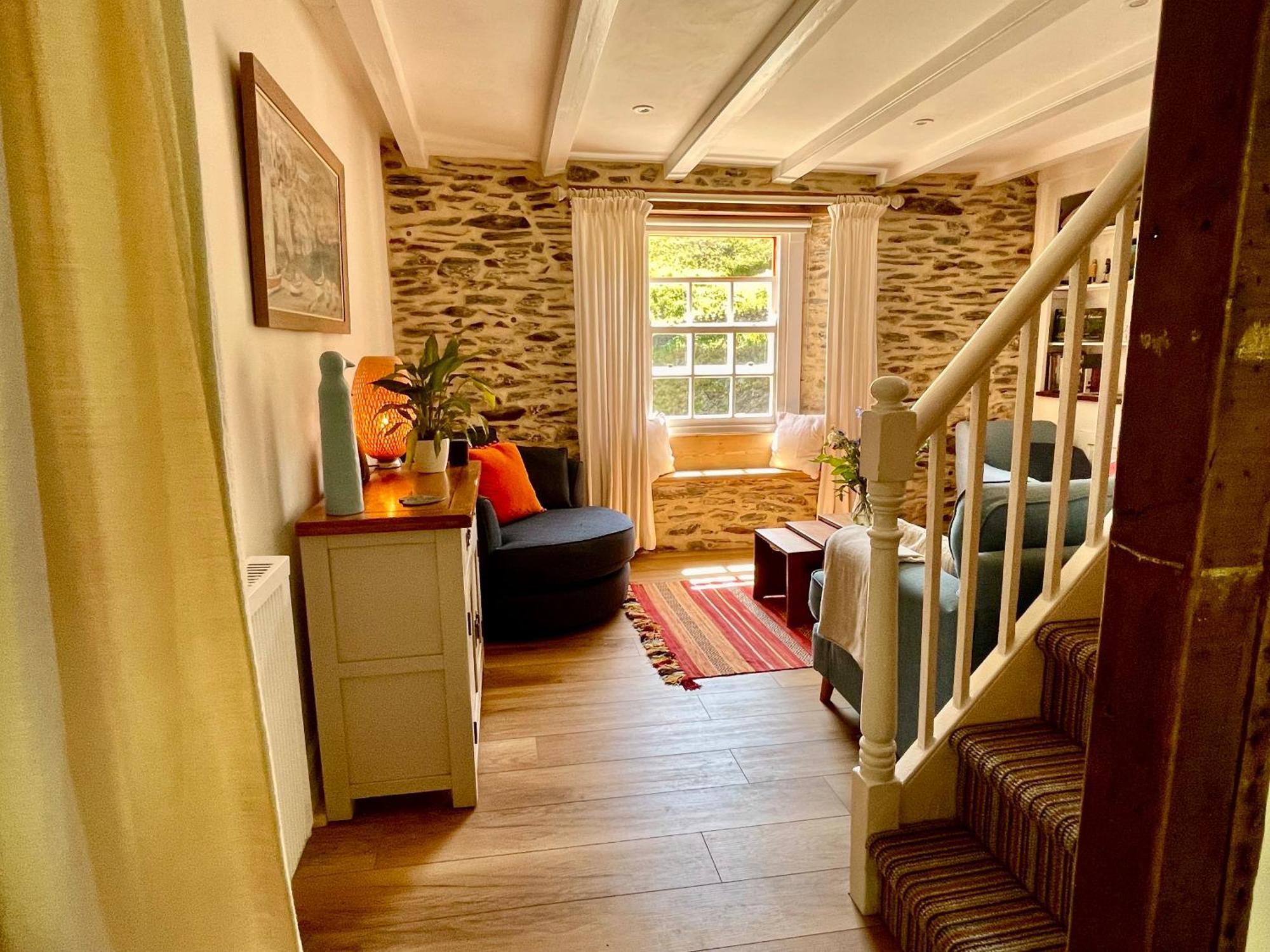 Unique Retreat - 2 Bedroom Cliff Top Cottage With Large Terrace พอร์ตโล ภายนอก รูปภาพ