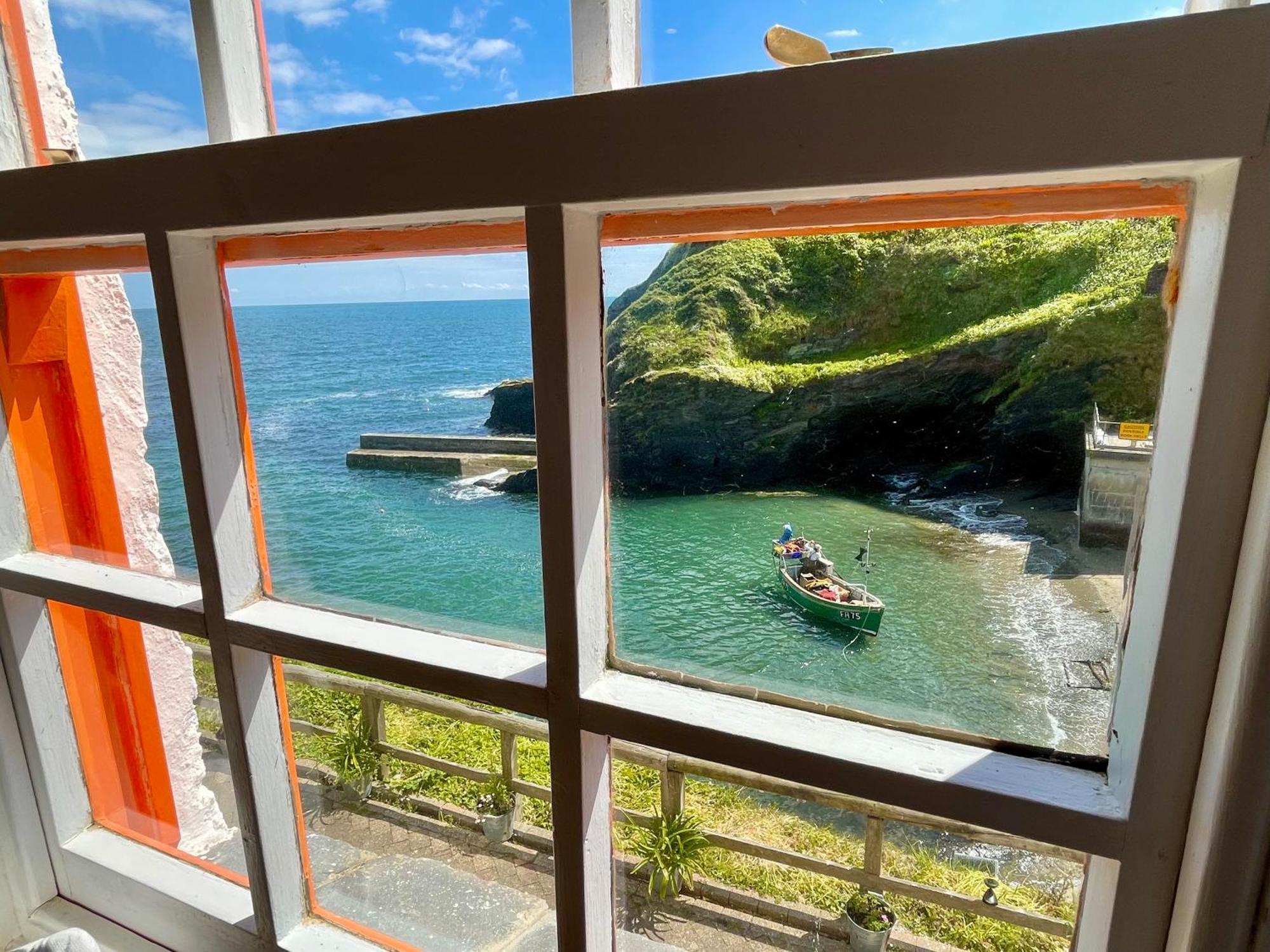 Unique Retreat - 2 Bedroom Cliff Top Cottage With Large Terrace พอร์ตโล ภายนอก รูปภาพ